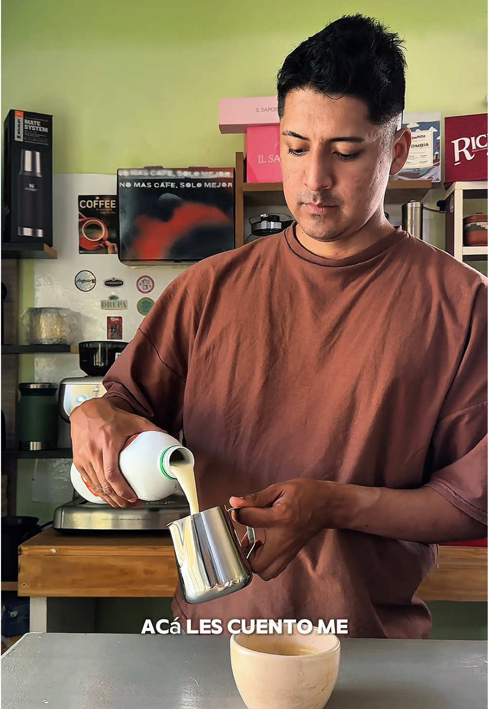 DÍA 1 - INTENTO DE ARTE LATTE  Me motiva un montón grabar esto, siento que me sirve un montón para practicar ☕️ #coffee #artelatte #practica 