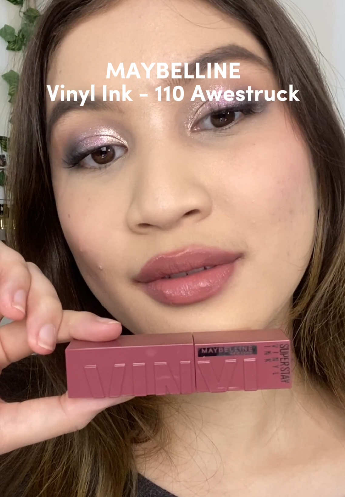Maybelline Vinyl Ink in shade 110 Awestruck ✨ Cantik banget warnanya omg such a pretty cool tone color 🫶 and it’s surprisingly a natural color too!  #swatch #cooltone #pink #mauve #maybelline #vinylink #lipcream 