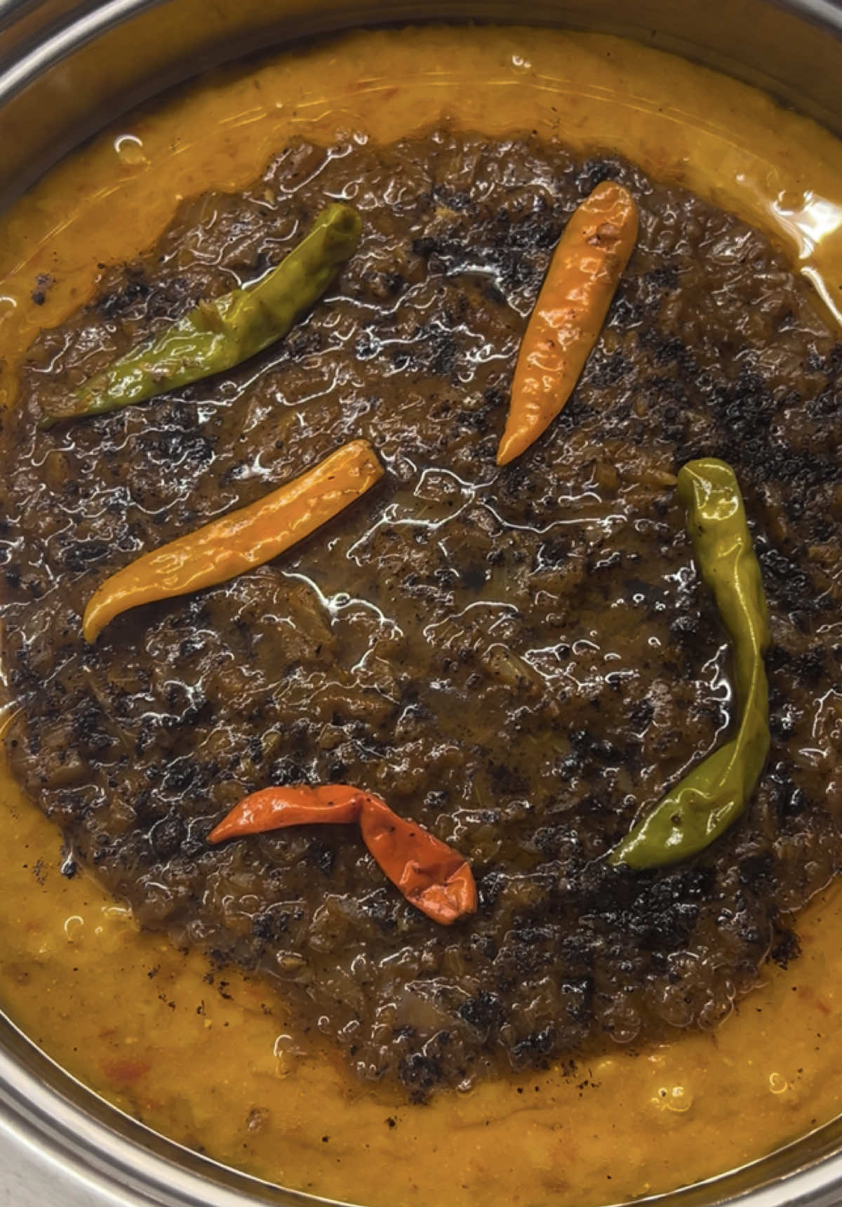 جريش احمر بدون لحم ولا دجاج خطييييير🔥 لازم تجرّبونه🤤 🍃الطريقه: ‎:كوبين جريش مغسول و منقوع اقل شي 3ساعات نحمس البصل في زيت و سمن  و نضيف لها مكعب المرق و بهارات مشكله-كمون - فلفل اسود و ملح نضيف معجون طماطم و طماطم مطحونه نحركم لين تتسبك الكشنه ثم نضيف الجريش و 7كوب  مويه لكل كوب جريش 3،5 كوب مويه نقفل قدر الضغط  بس يصفر نحسب 30دقيقه  افتح القدر و اضربه بالمضرب بعدها اضيف  زبادي نضيف عليه ملعقة صغيره ملح و نقلبه ثم نضيف عصير ليمون ||. لو حسيناه يابس نحط شويه مويه || نرجع نضغطه 10دقايق على نار هااااديه  ‎كشنه الجريش:بصل مفروم ناعم اضيف له بهارات مشكله -معجون طماطم و لومي مطحون و فلفل حار و شوي ملح ما نكثر و شويه مويه بالعافيه عليكم💕 #جريش #السعوديه #شعبيات #اكل_شعبي #القصيم #حايل #جريش_حايلي #الرياض #الاحساء #fyp #قمر14🌷 #جدة #الدمام #جنوبيه 