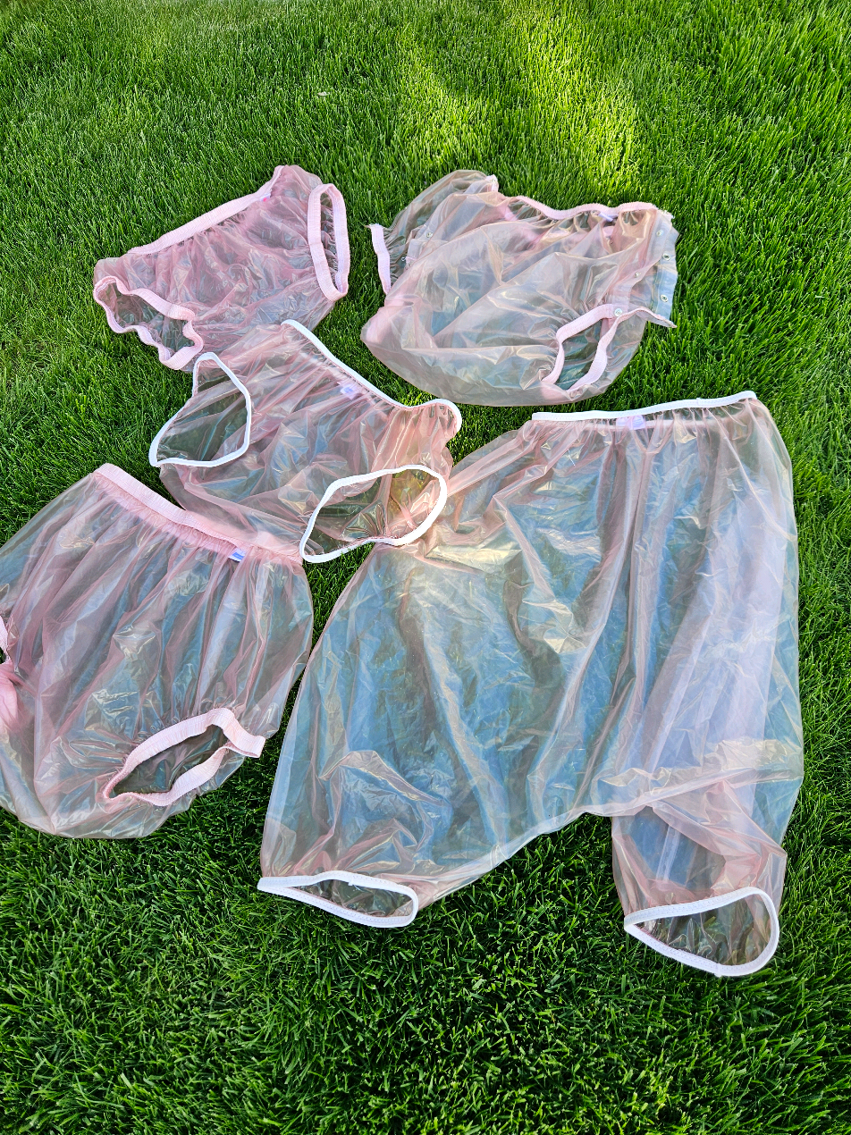 pvc plastic pants plastikhosen.com #plasticpants #pvcfashion #plastikhosen #pvcclothing #shiny #