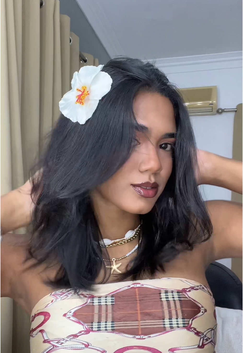 no vayas a confundir la cosaaa 😂 brow pomada: @Yiselis Fermín Cosmetics. Powder blush and máscara @r.e.m. beauty  líp gloss @CHILLAB polvo traslúcido @Maybelline NY lip líner @Beauty Creations Cosmetics  #makeup #dominican #maquillaje #tutorial 