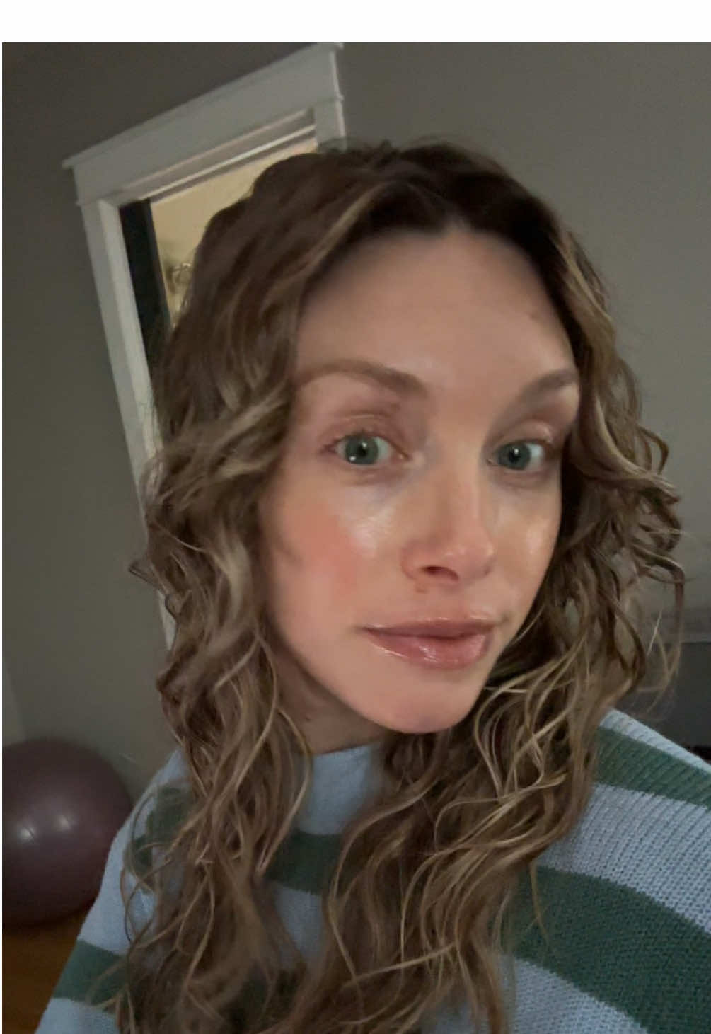 Actually gagged at how glassy my skin has been looking lately #glassskin #koreanskincare #skintok #skincare #nomakeup 