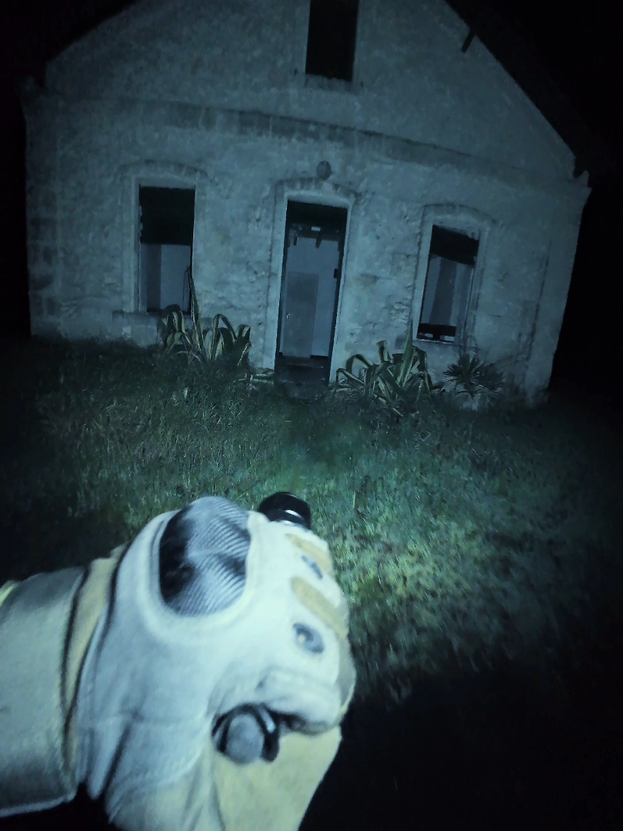 Méfiez-vous des portes fermées en URBEX ⚠️ (Pas de LIVE cette nuit) #urbex #exploration #flippant #maisonabandonnée #stress #urbexworld #peur #horreur #bizarre #paranormal 