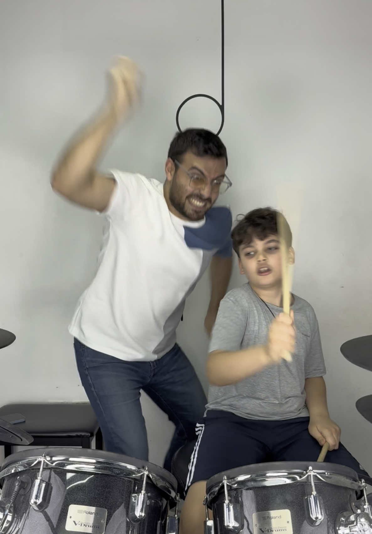 No slowing down—just pure rhythm, power, and energy on full blast! 💥 Watch him rocking the beat! 🔥🥁 #fyp #drums #drumboy #drummer #drumcover #viral #boydrummer #youngtalent #onfire #rock