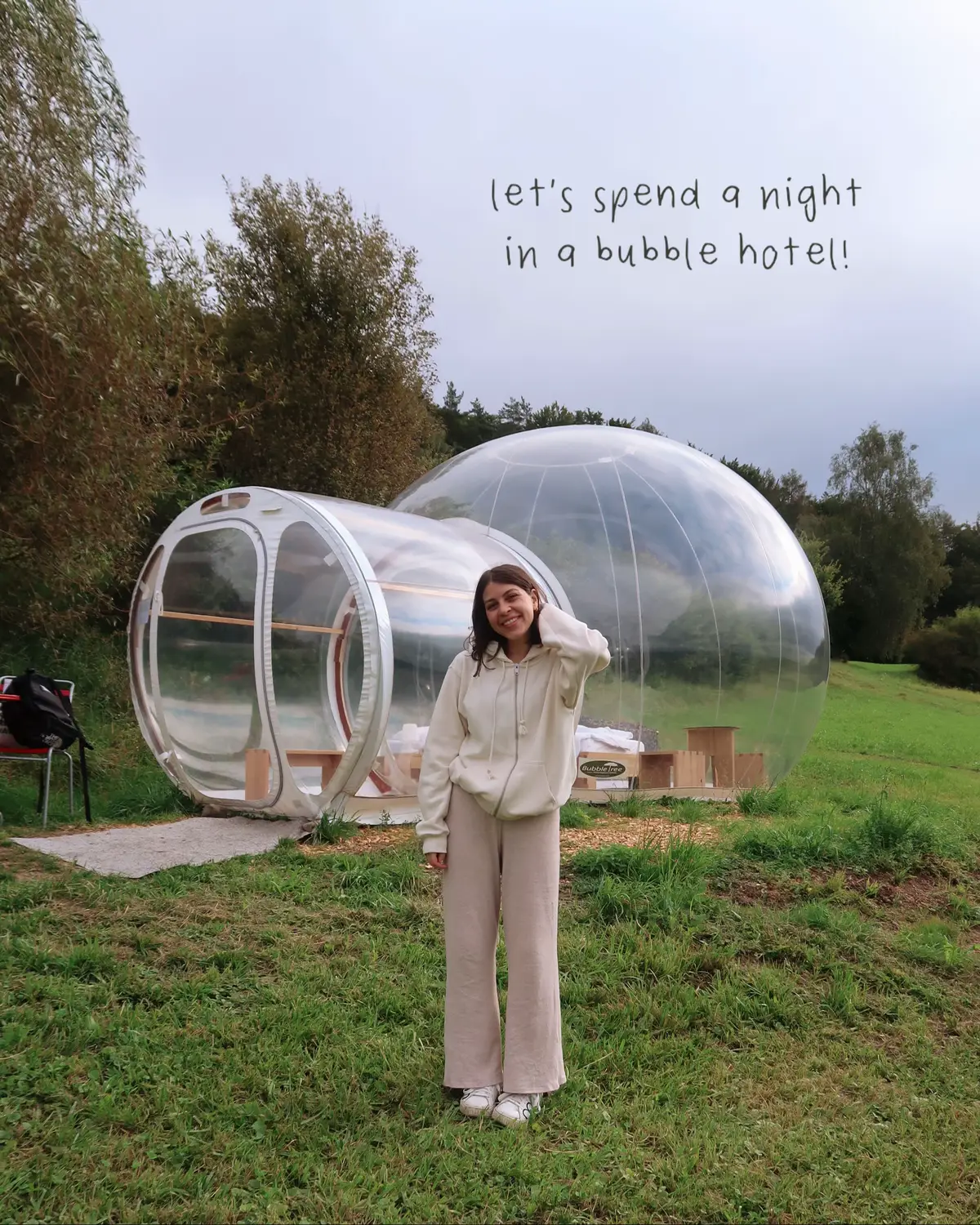 did you ever sleep in a bubble hotel? 😍 Glamping is a popular variation to camping, especially if you don't want to loose the comfort but still stay close to nature 🌳 we found this one in the canton of thurgau! it's called 