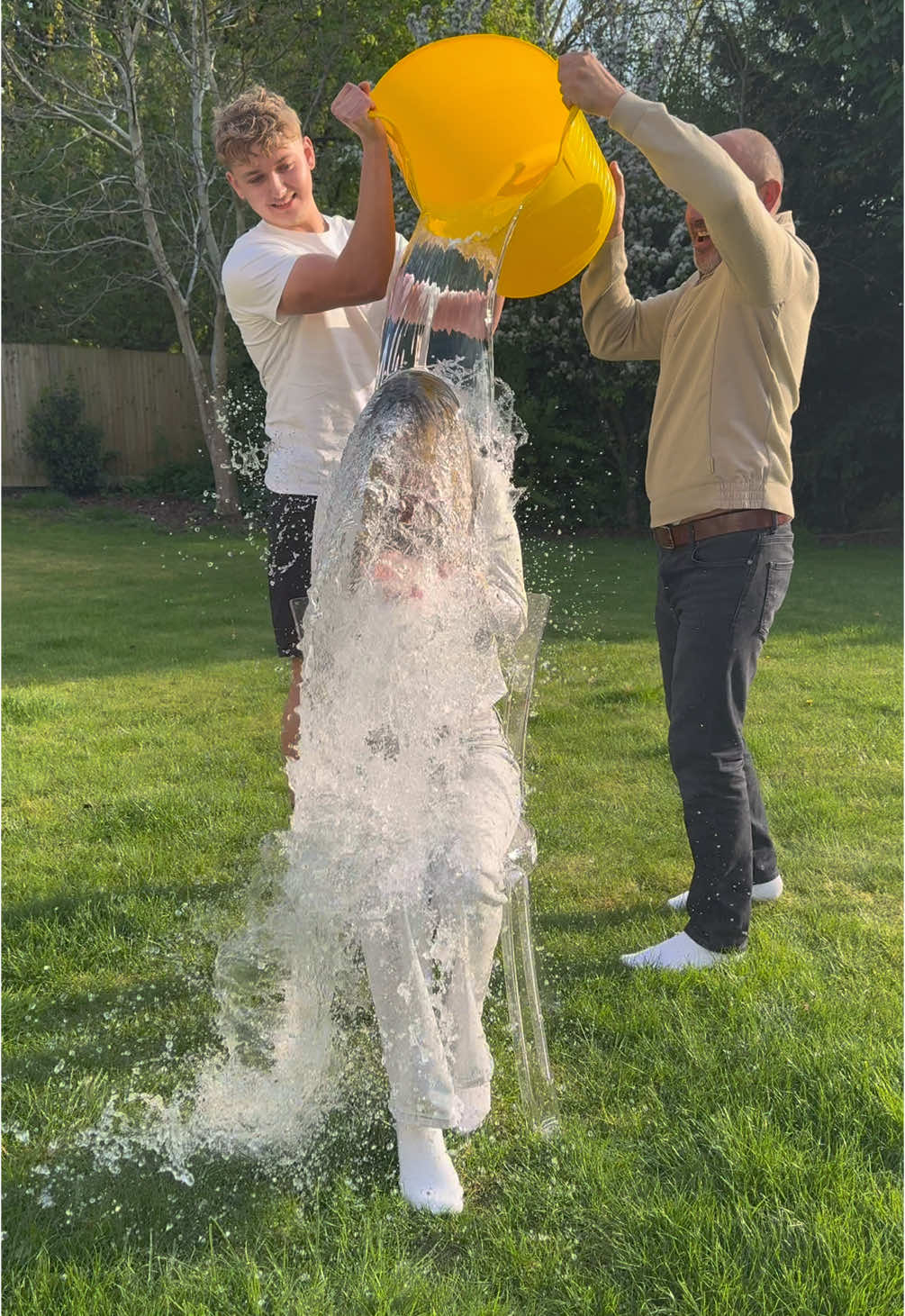 The USC speak your mind ice bucket challenge is used to raise awareness for young adult mental health advocacy and suicide prevention. 40% reported persistent feelings of sadness or hopelessness in the past year. 20% reported seriously considering attempting suicide in the past year. And that’s only in the past 365 days. This is your reminder that you’re never alone- if you’re struggling I encourage you to speak to someone and reach out to services for help. My messages are also always open💗 Thank you @/Harry\ for nominating me. I nominate- @libs 🎀 , @Ruby.Grace🧸 and @Daisy Dutton🌼 !!! You have 24 hours😏 #usc #speakyourmind #icebucketchallenge #awareness #MentalHealth #foryouu #fyp 