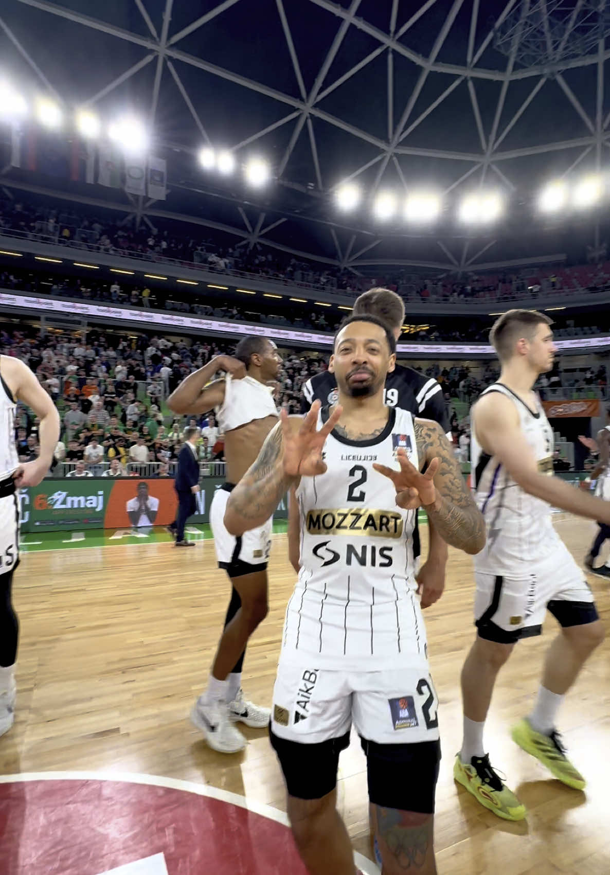 W! #KKPartizan #EuroLeague #viral #fyp #crnobeli⚫⚪ #viralditiktok #CrnoBelaPorodica #kkpartizan🖤🤍 #crnobeli #grobari #fyyyyyyyyyyyyyyyy #viralvideo #video #fyppppppppppppppppppppppp #videoviral