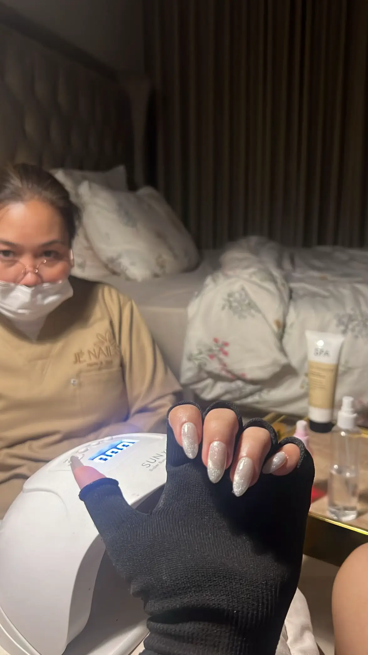 صبغت اشقر وعدلت حياتي سوري بس ماراح اقدر ارد ✋🏻