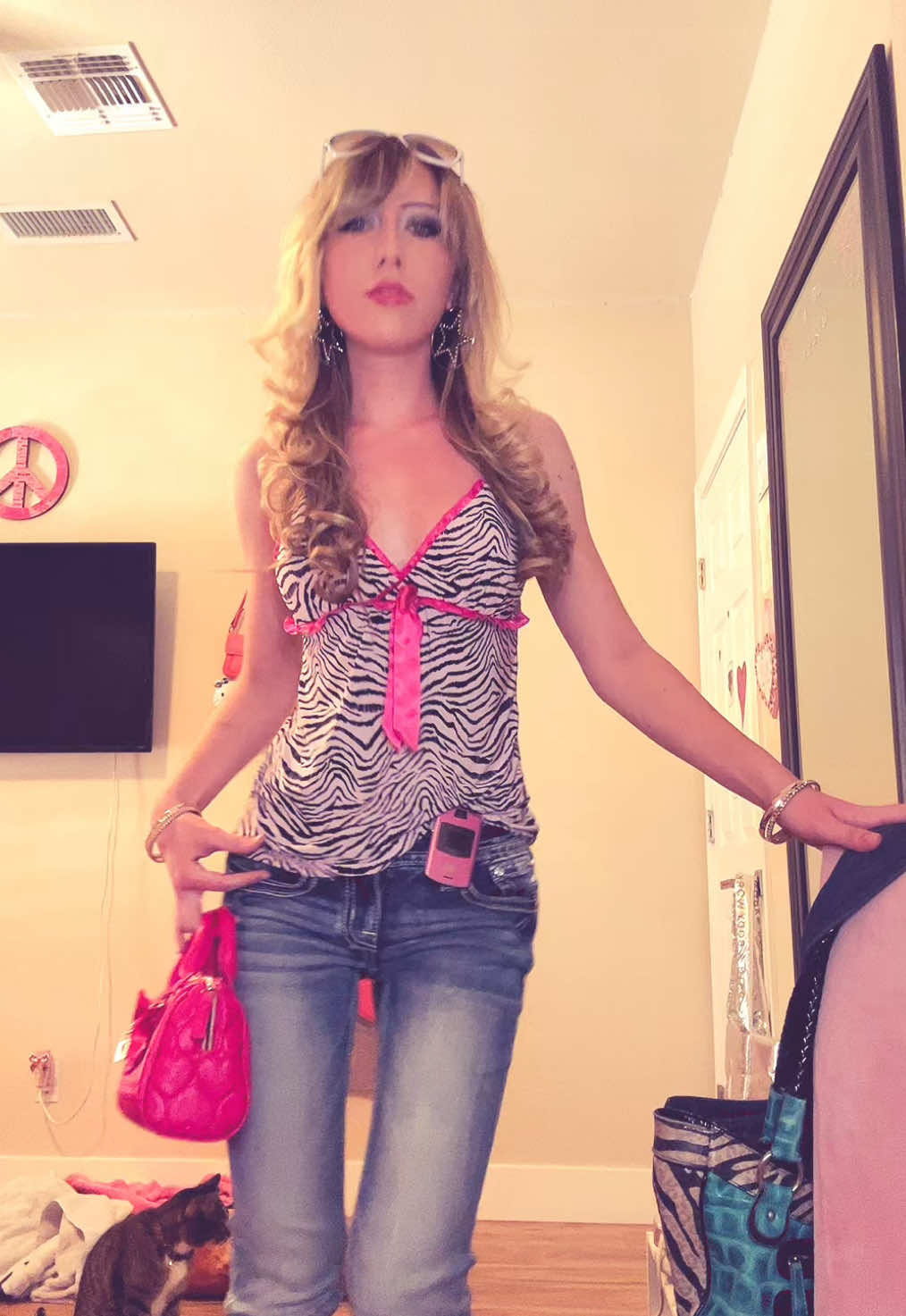 Please ignore my messy room >< #2000soutfit #mcblingy2k #y2kstyle 