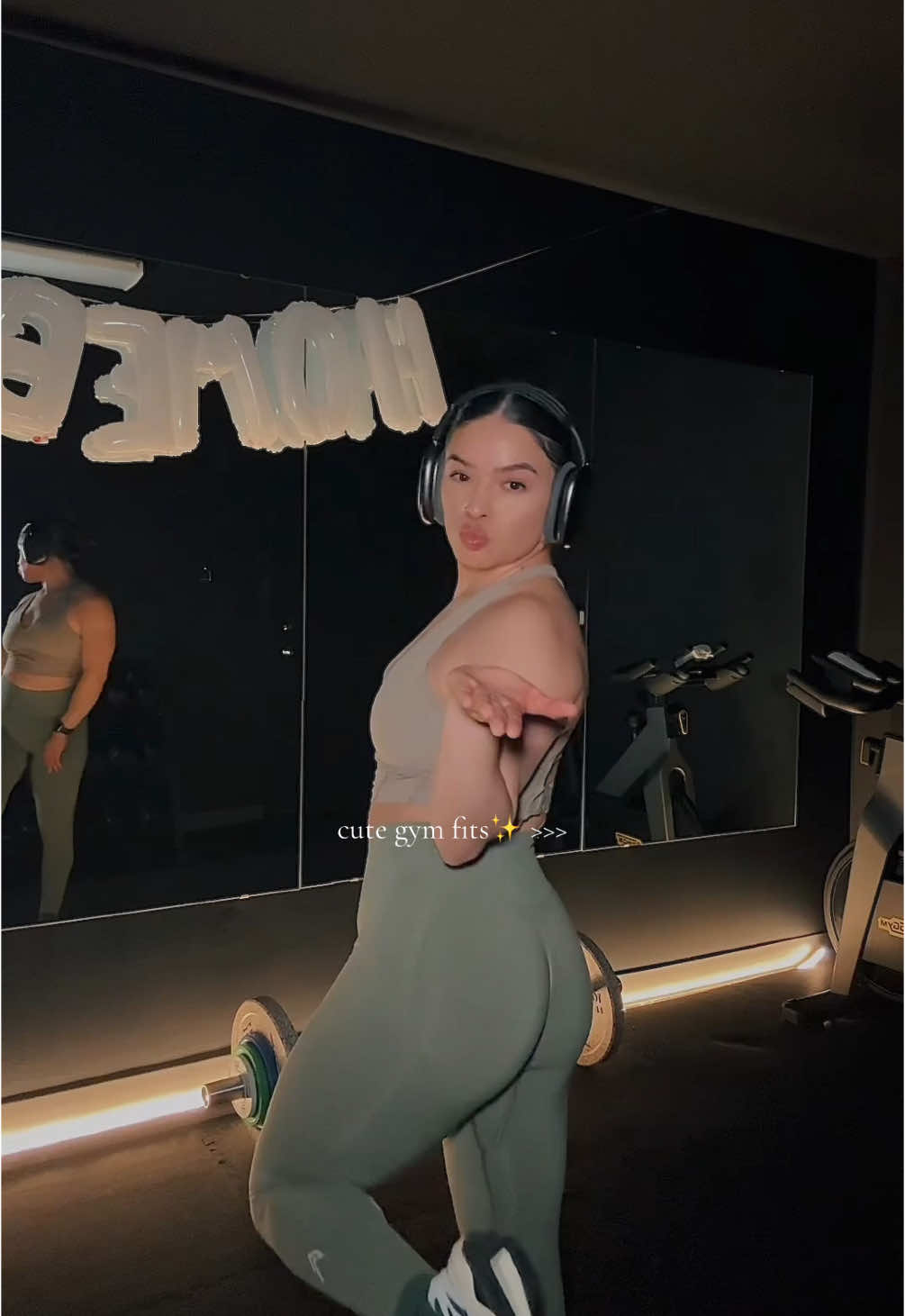 cute gym fits✨>>>  🎽top: @Whitney Simmons x @Gymshark   👖leggings: @Oner Active  🧦👟socks/shoes: @Nike  — #gymfits #gymoutfit #gymootd #gymfitinspo #gymoutfitideas #gymoutfitoftheday #gymclothes #gymfitcheck 
