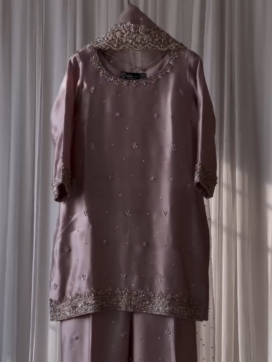 Order now✨ This Beautiful Dress is available in any Colour and Can be Customized in Any size According to your demand !                                      -                  - looking for the perfect outfit for your next occasion ? ✨ contact us to schedule your next consult..!  share your inspiration , and let us handle the rest✨ what's app us for your order and details: Delivery worldwide ✈️ note: in no way we take ownership of this picture, All credit goes to its original owner.   .  .  . #weddingday #weddingseason2025 #fashion #bigday #weddingdress #trending #foryou  #Florabyh #readytowear #customize #Florabyh #Shopping #Outfits #handworked #customized 