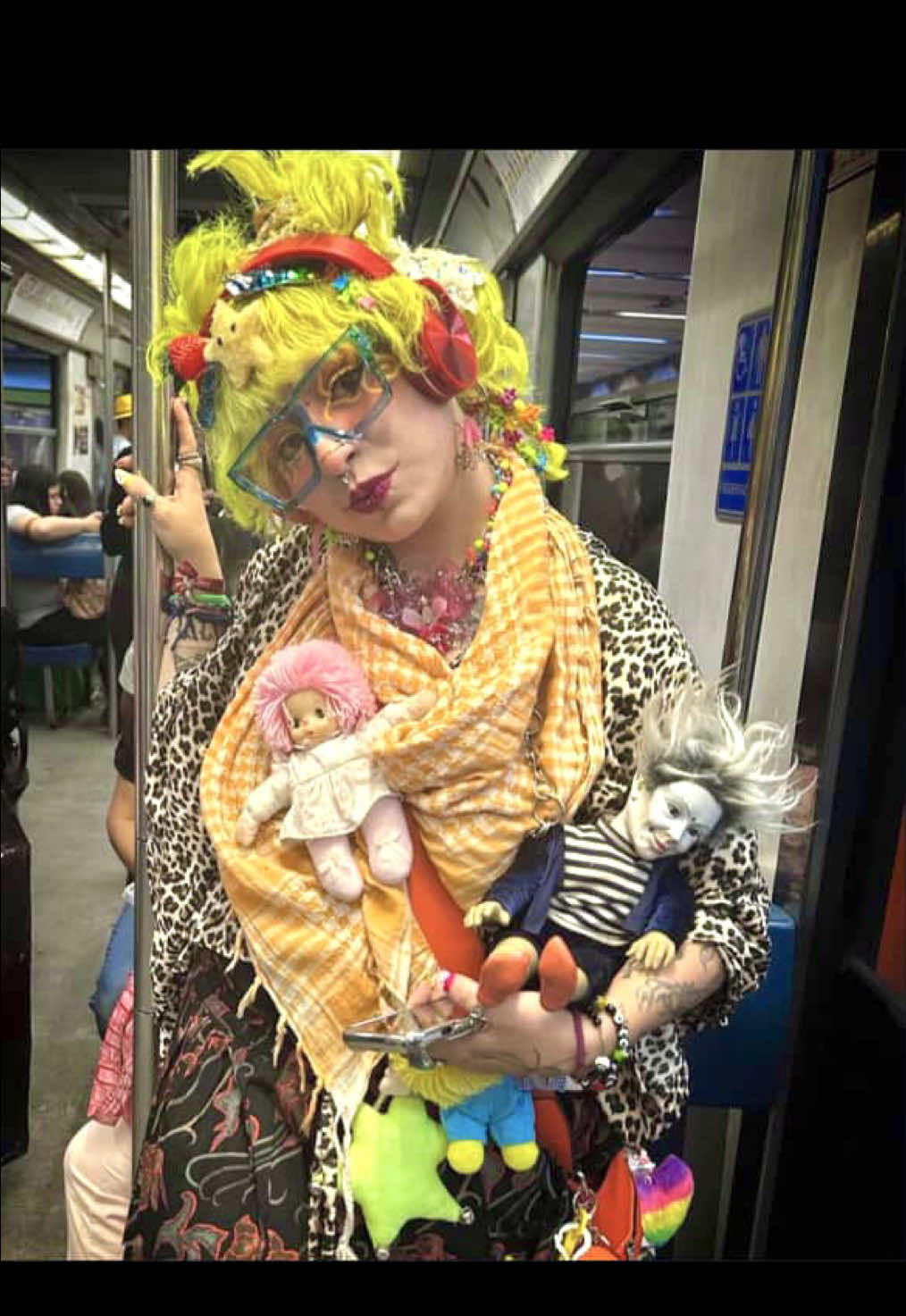 Jajajajaja que divertido 🙈🙈🥰 #pov #povstories #povchat #fashiontiktok #fashiontok #fashionicon #metrocdmx #decorafashion #visualkei #maximalist #chistoso 