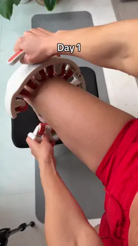 This Roller helps to eliminate cellulite and reduce Lipedema discomfort, Give it a try!! 👀😍 #cellulite #lipedema #roller #legsworkout 