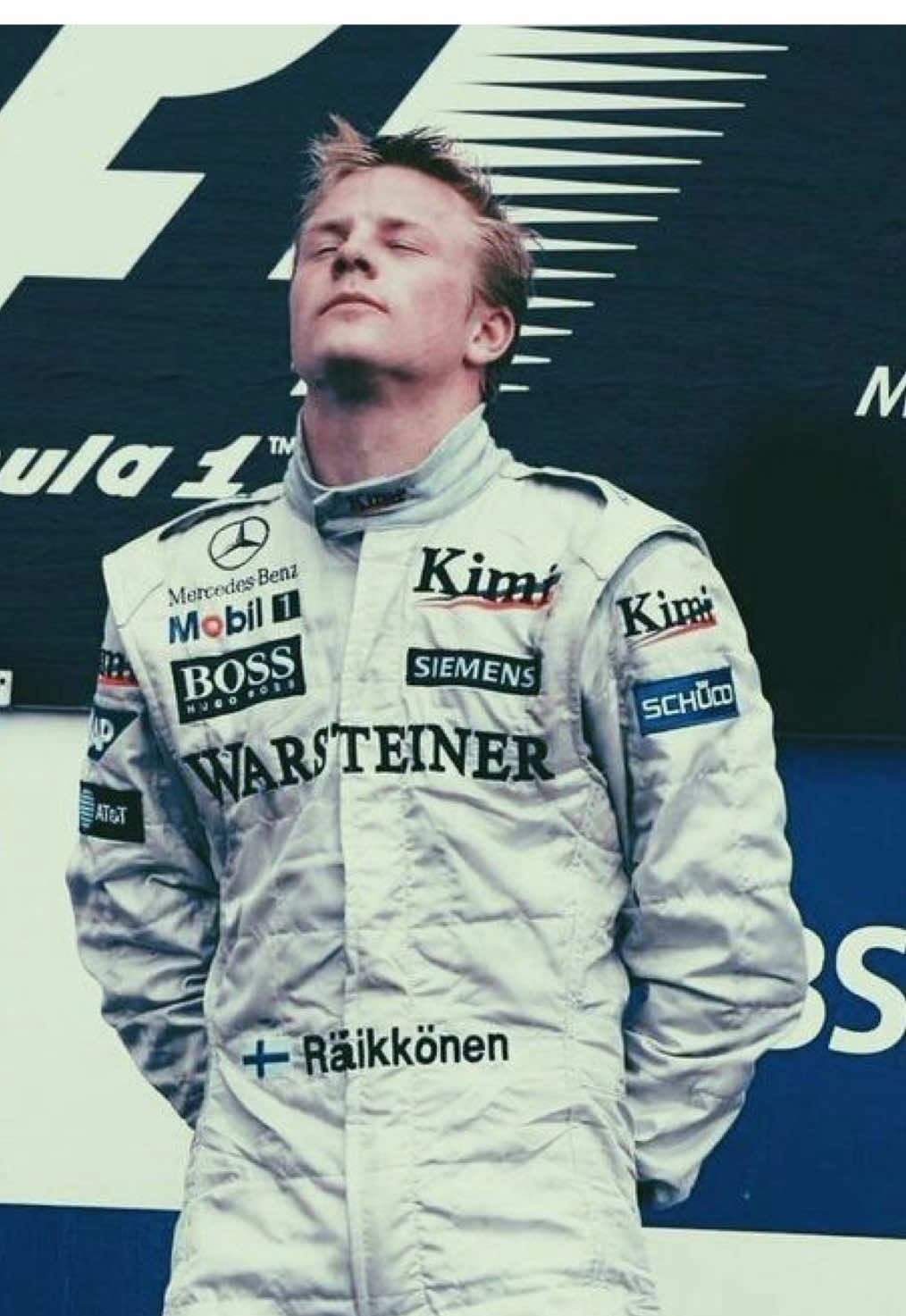 🇫🇮 Kimi Räikkönen no era un piloto como los demás. 😶 No necesitaba hablar. No necesitaba fingir. Conducía. Callaba. Ganaba. Era hielo en la mirada y fuego en las manos. ⭐️ No buscó ser leyenda. Simplemente, lo fue. Porque en un mundo lleno de ruido, Kimi eligió siempre ser real. #f1 #formula1 #kimiraikkonen #raikkonen #sauber #mclaren #lotus #ferrari #recuerdo #carrera #especial #unico #leyenda #homenaje #tributo #automovilismo #motor #deportesentiktok