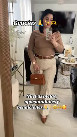 Gracias primeramente a Dios 🙏✨🫶 por esta oportunidad a @Yaina Fashion por tu invitación y a Latina Money Academy por tal linda experiencia y oportunidad de crecimiento! Se q esto solo será el comienzo del algo grande para mi vida 😍 ✨🤩👌💕🫶🙏 