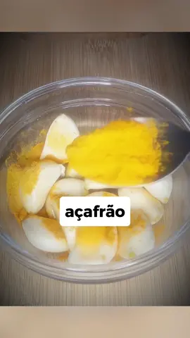 Se você misturar alho com açafrão, nunca mais precisará consultar um médico. #desintoxicação #receitanatural #receitafácil #remédionatural #antiinflamatório #infecção #açafrão #alho #bebidadetox 