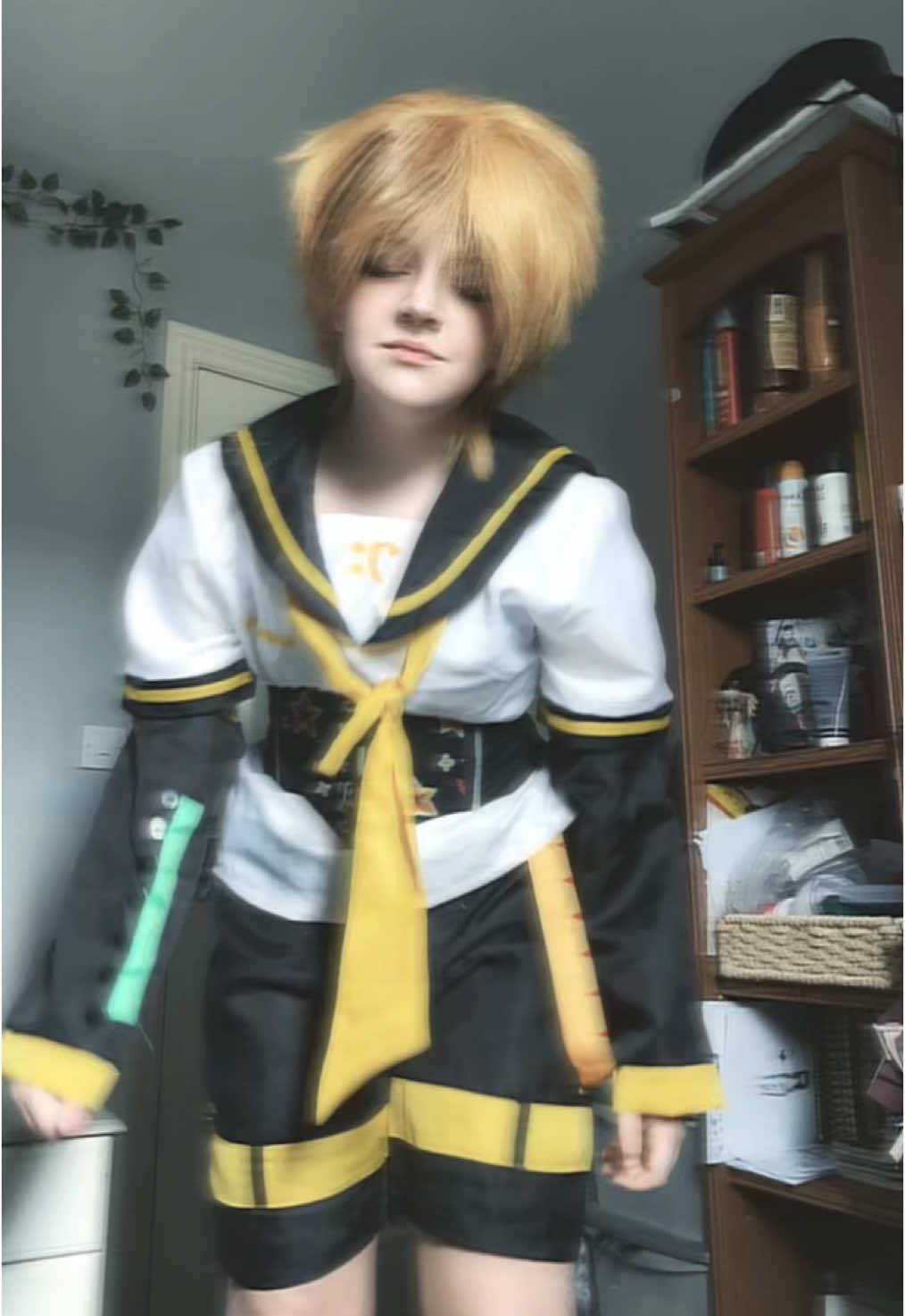 Not my tie getting in the way #fyp #foryoupage #cosplay #cosplayer #len #lencosplay #lenvocaloid #lenvocaloidcosplay #vocaloid #vocaloidcosplay #cosplayfyp 