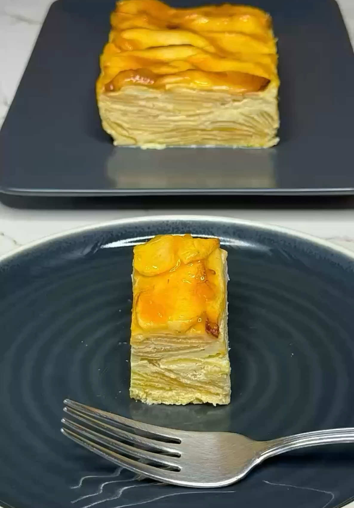 Tarta de manzana. Con solo 3 ingredientes. Sin azúcar ni harina, muy fácil de hacer y es una delicia.  La receta paso a paso y con todos los detalles está disponible en mi canal de YouTube tazi_oficial el enlace está en mi perfil suscríbete si aún no lo has hecho para que no te pierdas ninguna receta nueva.  • • • #viral #tik_tok #recetas #dulces #fyp #tarta #manzana 