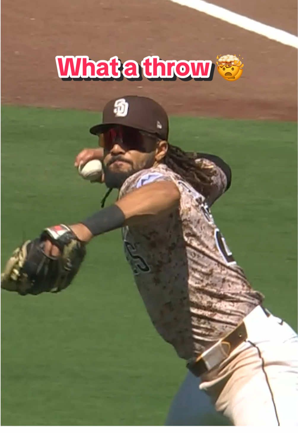 DON’T. RUN. ON. TATIS. #MLB #padres #baseball #fernandotatisjr 