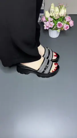 Mua dép tặng mẹ nhé❤️.Dép xuồng quai ngang 7 phân cực sang và xinh.Mang chắc chân k đau chân#viral #viralvideo #trending #xuhuong #xuhuongtiktok #fyb #giayxinh #depnu #depnutrungnien #deptangme #depxuongnu #depxuong7p #depxuongquaingang #nganshop95 #dep #depnu #depnuthoitrang #depnuxinh #depnuhottrend #deptangme #deptrungniennu #deptrungnien #dep 