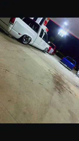 One of them nights with the fellas!! #houstontx #obs #duallytrucks #drop #droppedtrucks @Matt Mccabe @shaun_69420 @Donp_89 