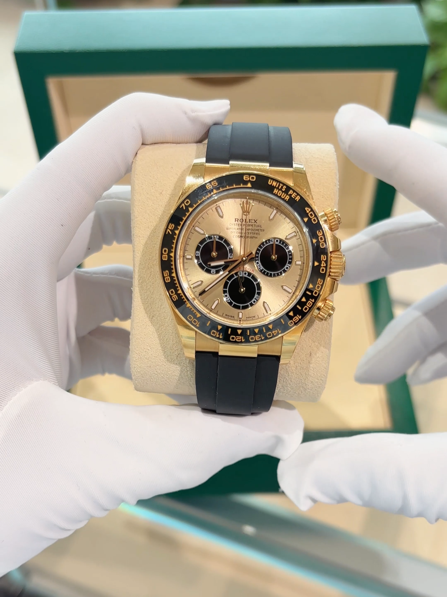 Rolex Daytona 116518LN — where elegance meets performance. Pure gold, pure passion.#Rolex #RolexDaytona #Daytona #Rolex116518LN #LuxuryWatch #WatchTok #WristWatch #GoldWatch #LuxuryLifestyle #WatchCollector #TikTokWatches#RubberStrap #Chronograph #MensFashion