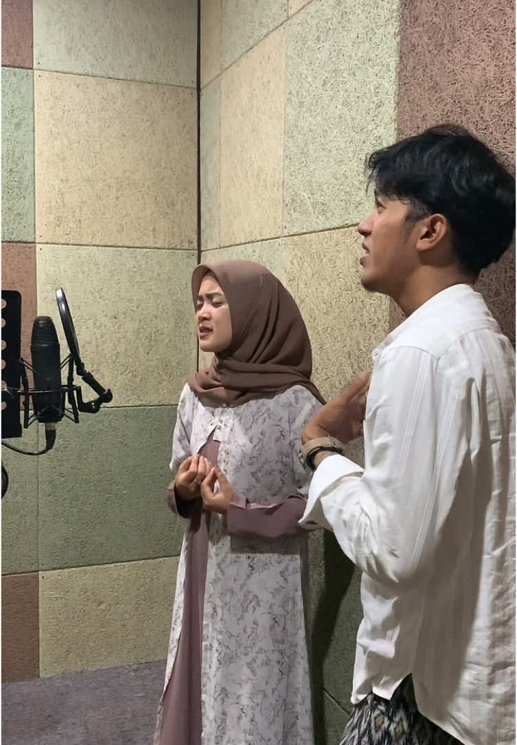 Judul lagu Nambaen Lokah  Hida ft Nizar Ali (@babazar ) pesyair @Muham Nmd  #madurabic #rahentaaleik #nambaenlokah 