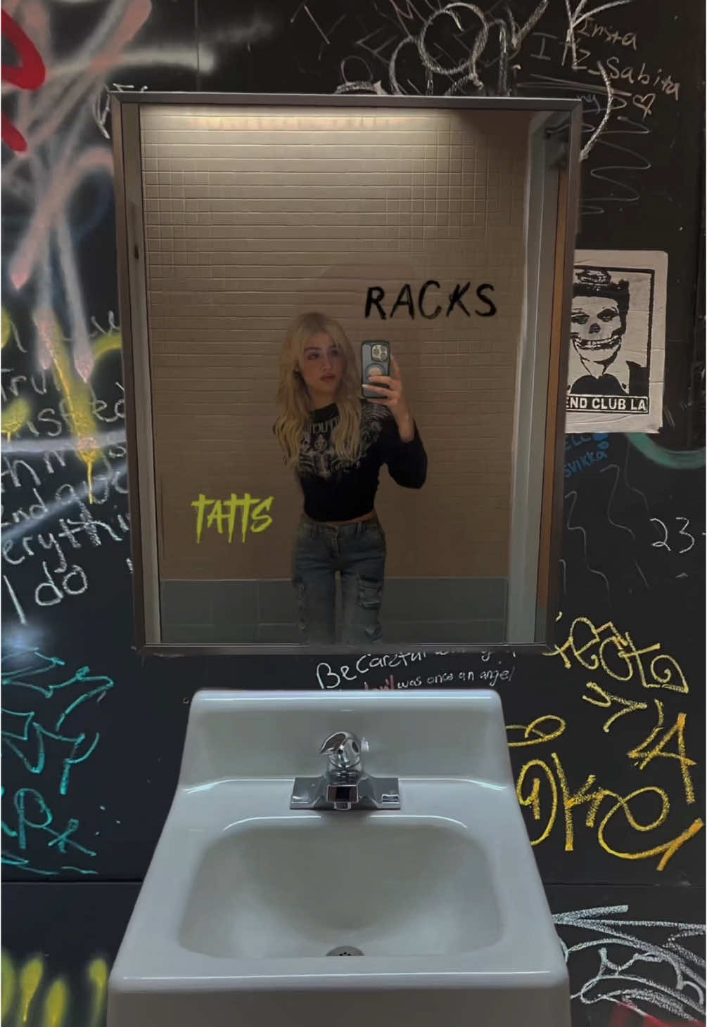 this is downtown ☠︎⋆ੈ✩‧₊˚♡♱✮ #lilpeep #art #lyrics #gothboiclique #lyricsvideos #lilpeep🖤 #stopmotion #grunge #liltracy #downtown 