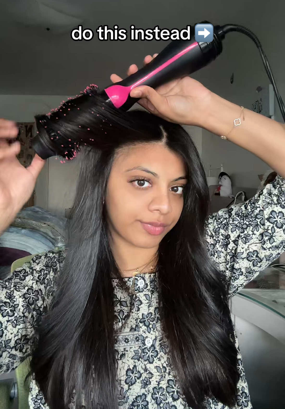 my revlon blowdry brush has come out of hibernation for this #hairhavk #blowdryhair #bouncyblowouthack #hairtutorial #hairtutorialsvideo #foryou 