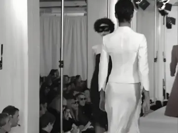 #shalomharlow she was so badass in that show 🥰shalom harlow for marc jacobs ss 95 