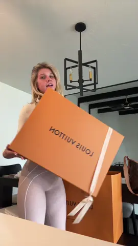 I’m obsessed!!👜👜 @Louis Vuitton @Alo Yoga #alo #louisvuitton 