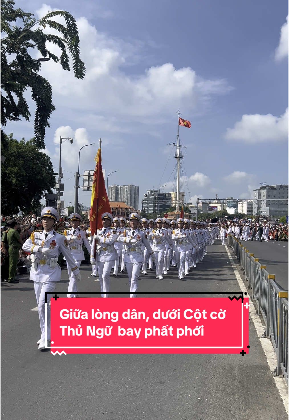 Giữa lòng dân, dưới Cột cờ Thủ Ngữ  bay phất phới./ #dieubinh #dieuhanh #HợpLuyệnDiễuBinh #30thabg4 #cothungu