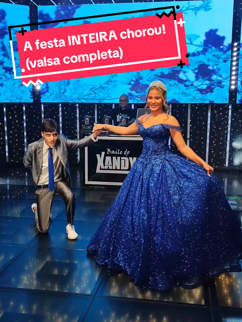 Ela segurando o choro no meio e desabando no final mostra bem a grandiosidade desse momento! A valsa mais emocionante que vc vai ver hoje 🥹❤️ *VALSA COMPLETA* Superando de uma forma inexplicável e inesperada toda sua timidez e introspecção, o Lucas, primo da Duda, se dedicou aos ensaios e foi seu príncipe!!! Tudo pra realizar o sonho dela, surpreendendo toda a família e convidados, que jamais imaginaram isso ❤️ Eles não foram PERFEITOS? 😍 Foi um momento emocionante DEMAIS que com certeza vai ficar marcado pro resto da vida de todos os presentes ali! #valsa15anos #15anos #debutante #meus15anos #debutanterj #sonhodevalsa #sonhodeprincesa #festa15anos #debutantes #danca15anos #amordeprimos #primos 