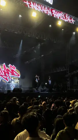 Langsung di Spil lagu SEBATAS FRIENDLY DJ WUT WUT WUT pertama kali di bawain di bawain di BANDUNG 💃🔥@NDX AKA @NEVERLANDFESTIVAL #konser #ndx #ndxkonser #ndxakafamilia #ndxaka #fyp 