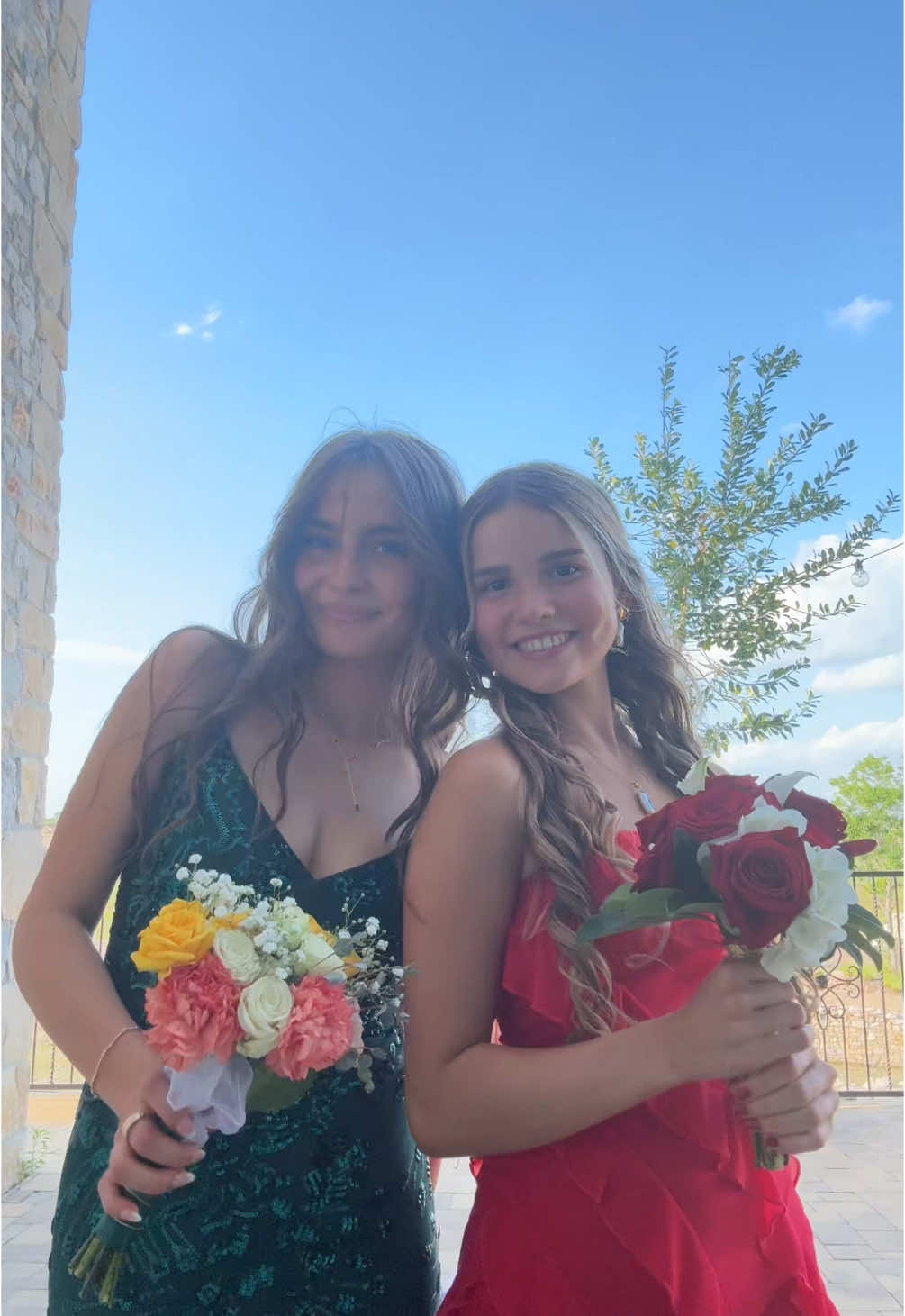 with my hassy #reddress #prom25 #promtransition #friends #makeup #promdress #bouquet 