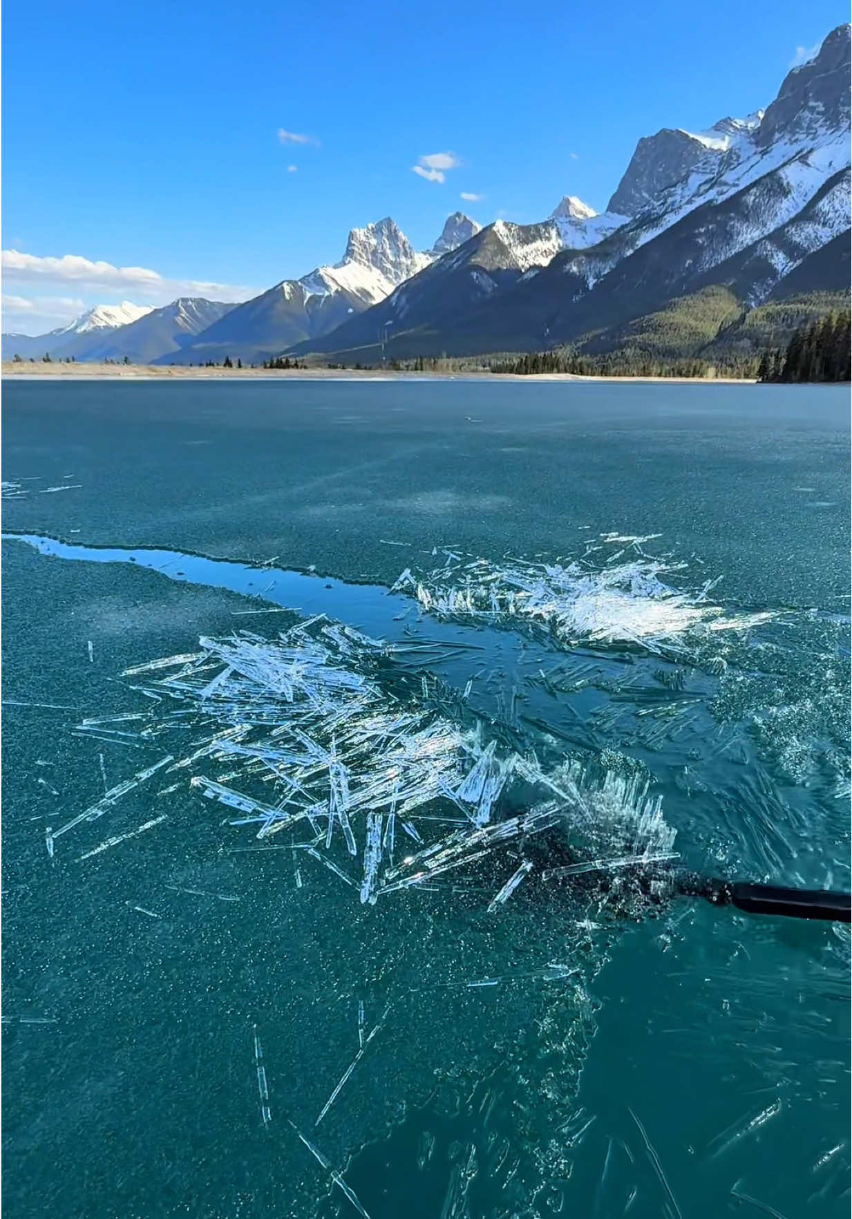 that crack was wild 🤯🤯🤯 #iceformations #candleice #rottenice #icetok #winterasmr 