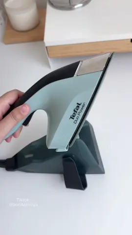 Tudung satin? Baju chiffon? Semua boleh 😍 Takkan terbakar, promise 😙 nak bawa travel pun best juga sbb ringan je iron tefal ni 🫶🏻 #tefal #tefalduopower #duopower #steamiron #tefalsteamiron #iron #traveliron #tiktokshoptawaranharigaji #belionlinejer #janjibestdeal 