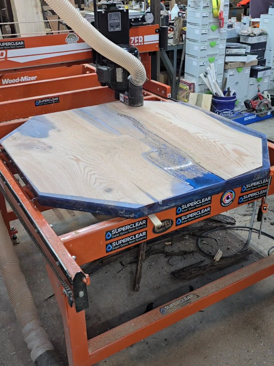 Flattening a soon to be round table #fyp #foryoupage #epoxy #table 