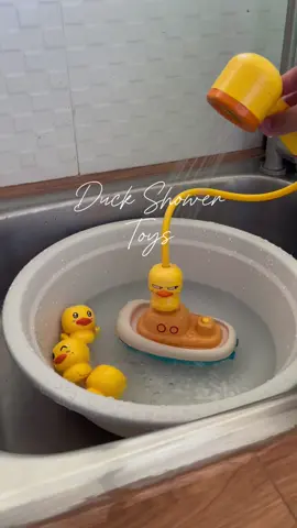 Kung nahihirapan kang paliguan ang itong baby, mag-avail ka nito. Super mag-eenjoy ang little one mo sa paliligo. #duckShowerToys #bathToys #mamaji 