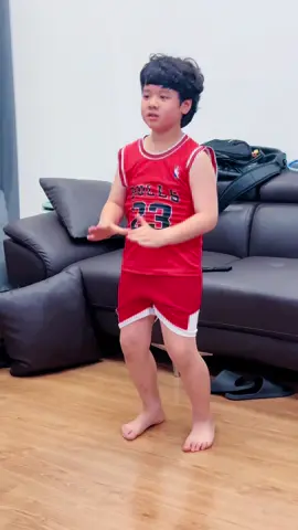 Tranh thủ luyện tập thể dục mà cũng k yên với bà bô 😂#TranBaoNam #ebedangyeu #betraicute😍 #ebehaihuoc #funnyvideos #xuhuongtiktok #trending #viral 