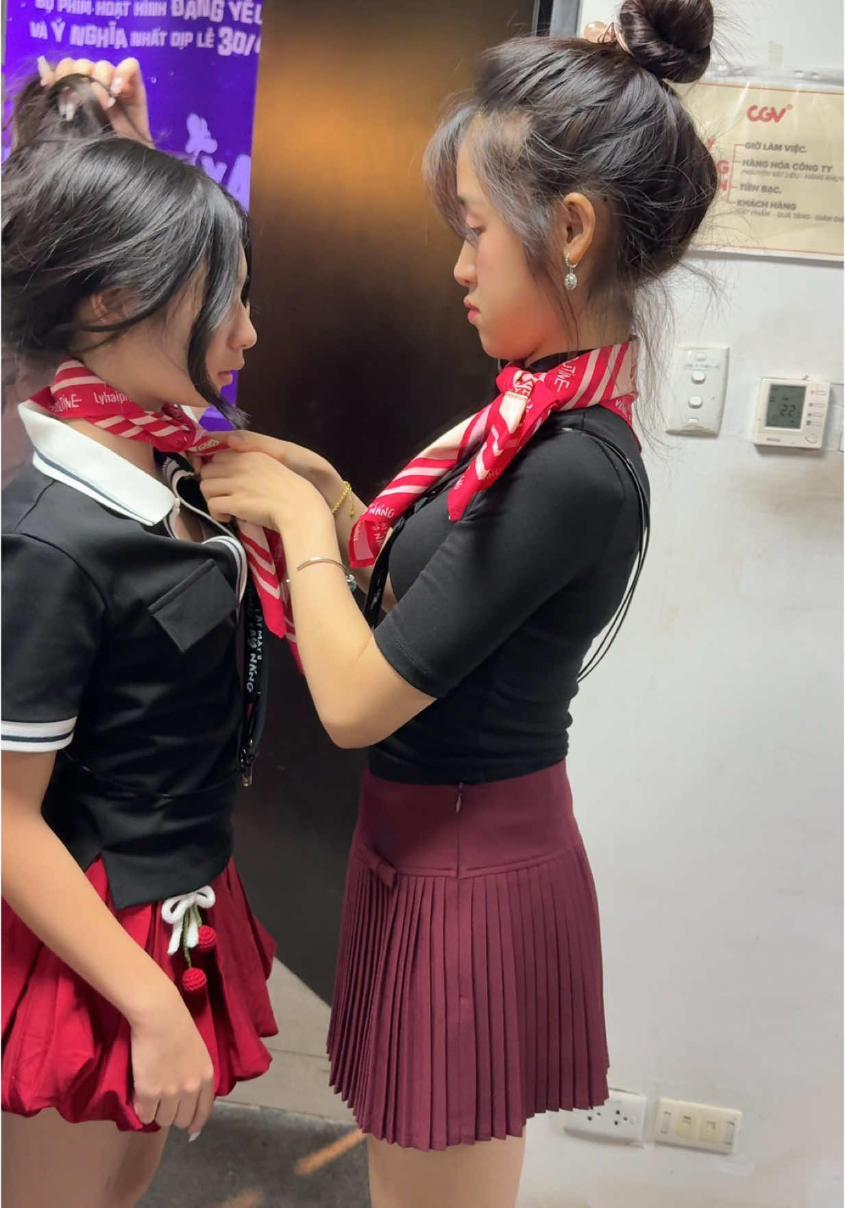 Khoảnh khắc hậu trường cực dễ thương của Cherry và Bảo Ngọc tại cinetour phim Lật Mặt 8 - Vòng Tay Nắng tại Hà Nội #chumchum #bimatvbiz #Thegioimodels #Lattungvbiz #TiktokGiaiTri #GlobalEM #latmat8bychumchum #latmat8vongtaynang #latmat8 #LeTuanKhang #LyHaiMinhHa #baongoc #cherry 