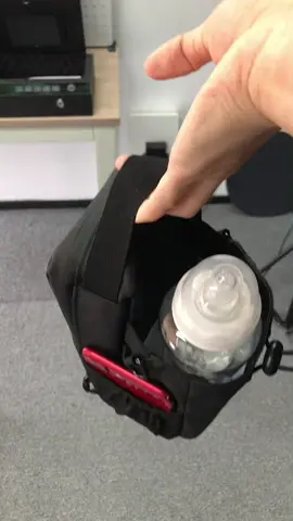 Look at this!Water bottle magnetic gym bag that allows you to free your hands 🙌 
