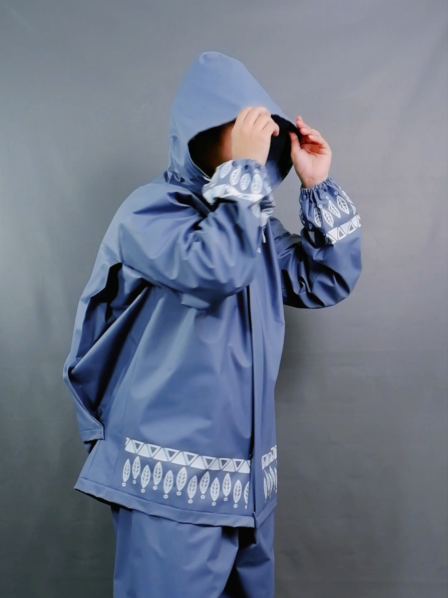 Jas Hujan Ethnic dari Tiger Head jas hujan kece dengan space backspack aman buat kamu yang selalu pakai tas punggung kemana mana