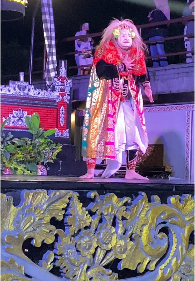 Pertunjukan tari bali #fyp #staycation #tariantradisional #taribali #serunihotel 