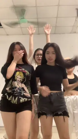 Ả đàn bà tham vọng @Linh VY☆*  bon chen quá @cô pé tóc đỏ 💋 (dc:?) #fyp #fypシ゚ #xh #xuhuong #ckteam #dance 