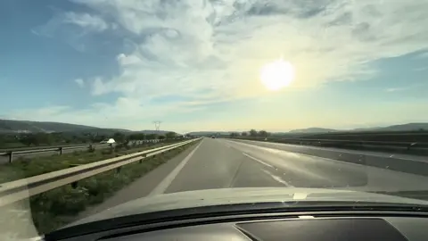 Duygularımızın çoğunu saçma sapan insanlara feda etmişiz o yüzden şu saatten sonra bende hatrı kalan sevildiği güne saysın…