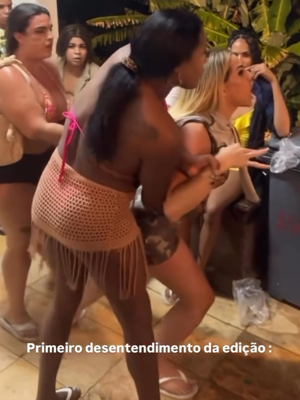 as gata já brigando na primeira noite, imola e alexia se desentenderam sério 🔥🔥 #fazendatrans #trans #fy #fyp #afazendatrans #treta #briga 