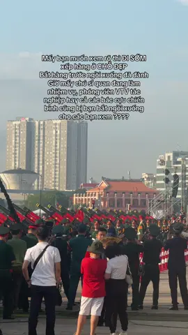 Tôi cũng lạy luôn. Mấy b đi xem diễu binh bắt người ngồi trước ngồi xuống để mấy b xem thì đã đành. Đây là các chú công an đang làm nhiệm vụ, các anh chị phóng viên đang tác nghiệp, các bác cựu chiến binh có công với Tổ quốc, cũng bị mấy b bắt ngồi xuống cho mấy b xem ????  Mấy bạn thấy vui chứ t thấy mất lịch sự và thiếu tôn trọng vô cùng 🥲 đứng đó mà xấu hổ thật sự Nhắc lại lần nữa: Muốn có VIEW ĐẸP thì tự ĐI SỚM xếp hàng ở vị trí đẹp. Đừng có đi trễ hay lựa chỗ xấu rồi cái gì cũng đòi #dieubinh #viral 
