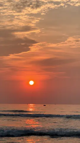 Bình minh tại biển Mỹ Khê - Đà Nẵng #sea #mỹkhê #danang #đenvâu 
