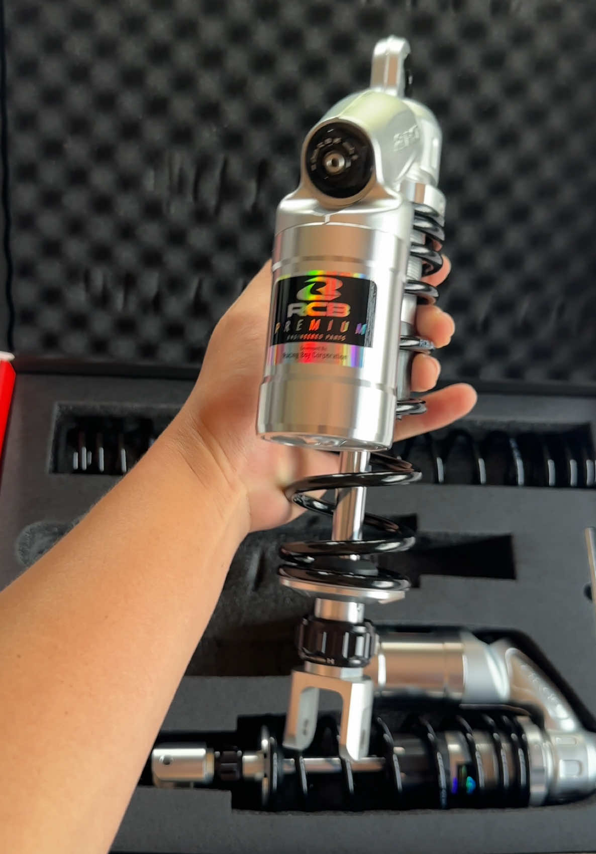 Forsale: RCB VD SERIES DUAL SHOCK SILVER EDITION AEROX V1 V2 / NMAX V2 (305MM) PLUG & PLAY Pm nalang sa interested 🫶  #rcbvdseries #rcbshock #nmaxaerox 